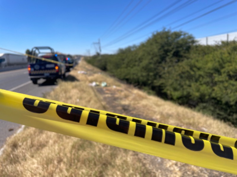 Localizan cuerpo sin vida a un costado de la carretera federal 45