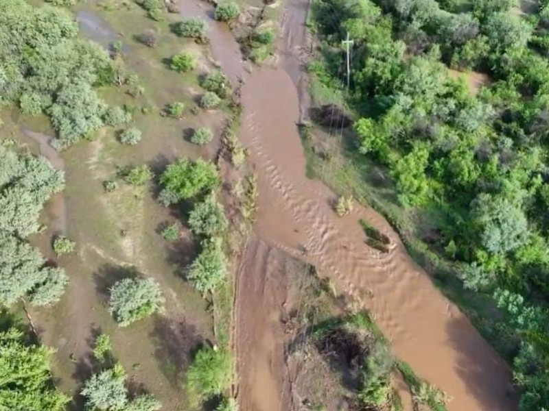 En Sonora mueren adulto y menor arrastrados por arroyo