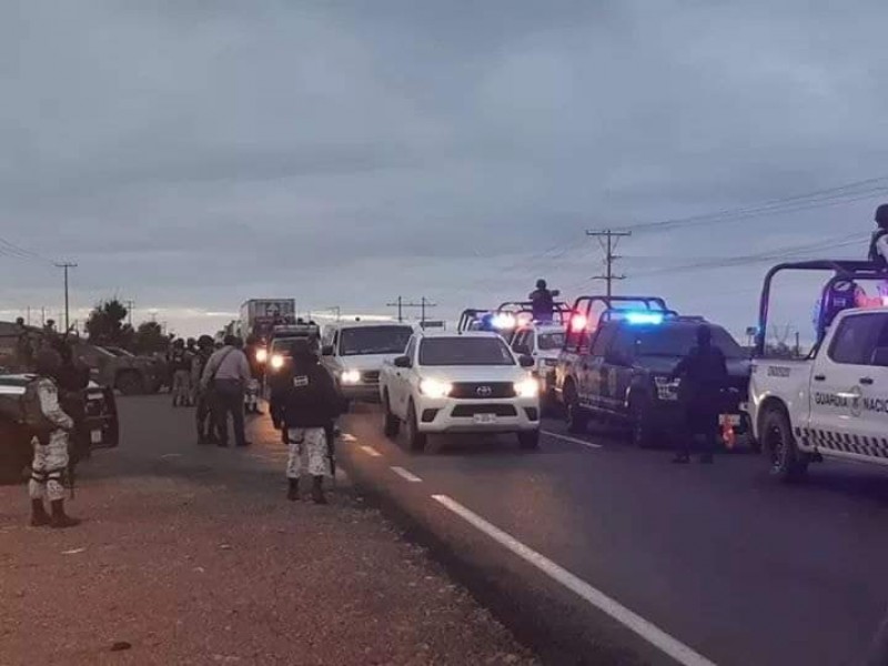 Localizan cuerpos decapitados en carretera de Fresnillo