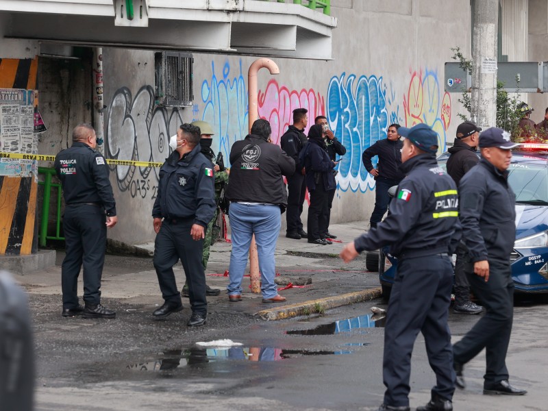 Localizan restos humanos colgados de puente peatonal en Toluca