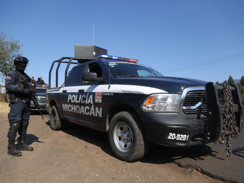 Localizan seis cuerpos en camioneta en Cuitzeo