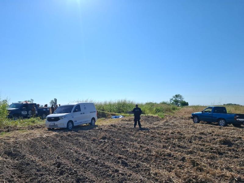 Localizan sin vida a hombre de 64 años en predio agrícola