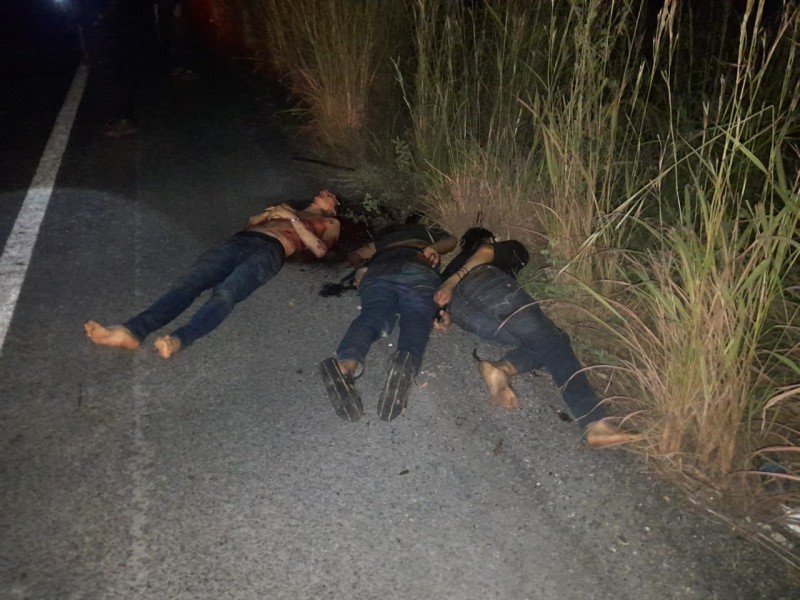 Localizan tres cuerpos maniatados sin vida en El Papayo