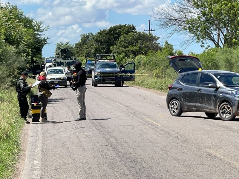 Localizan un par de manos dentro de un vehículo en Navolato