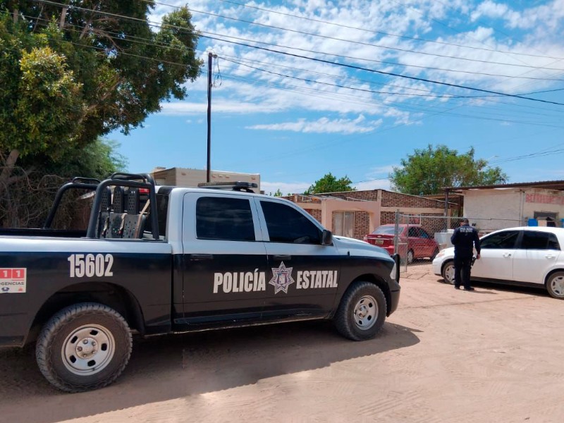 Localizan vehículo abandonado con impactos de arma de fuego