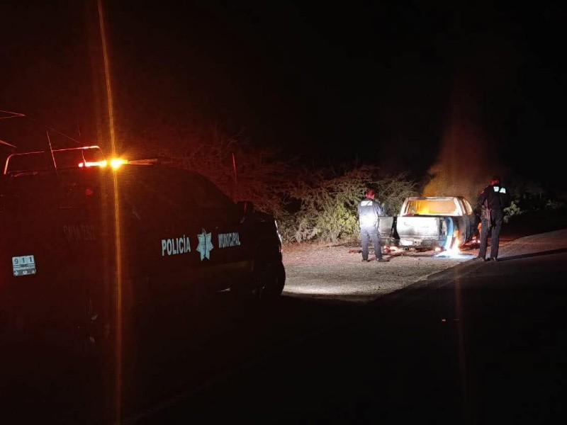 Localizan vehículo en llamas abandonado en carretera Los Planes-La Paz