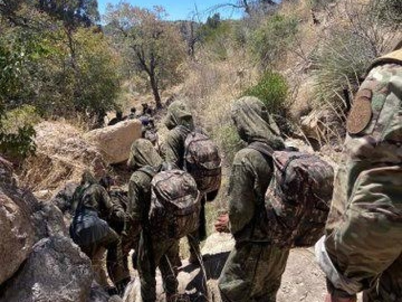 Localizan y rescatan a 23 migrantes en montañas de Arizona