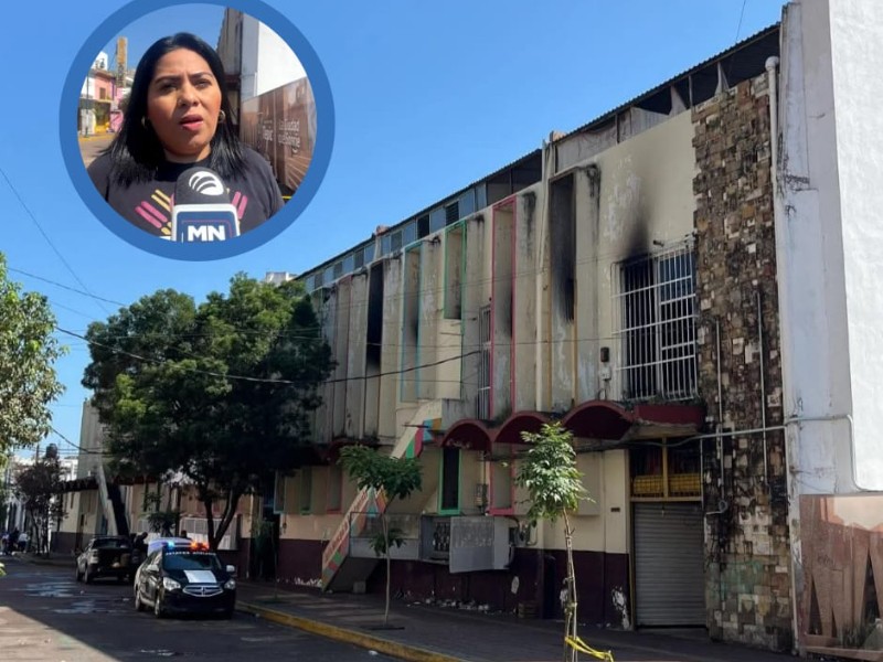 Locatarios buscar rescatar bienes; autoridades priorizan seguridad en mercado Juan Escutia