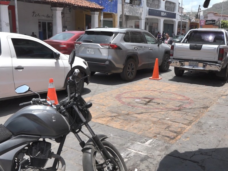 Locatarios de Mercado en Tehuantepec buscan accesos libres para peatones