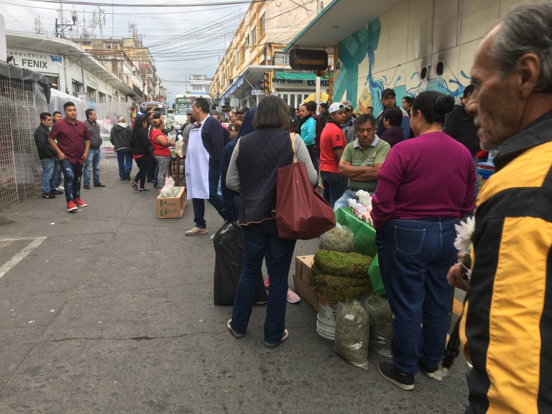 Locatarios del Jáuregui denuncian invasión de ambulantes