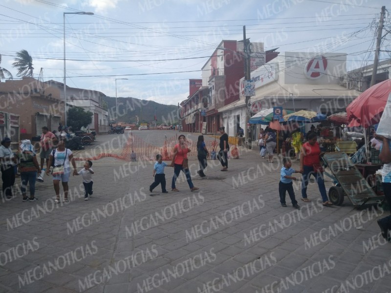 Locatarios del mercado JC piden culminación de obras