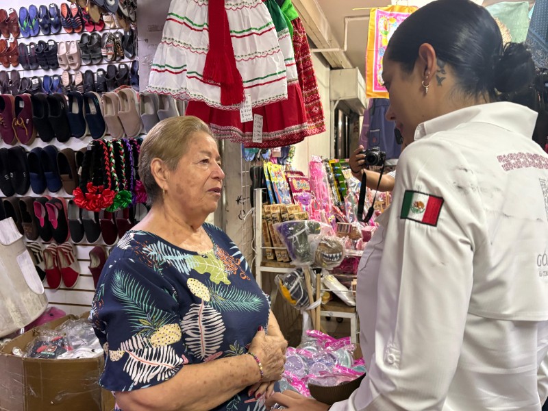 Locatarios del mercado piden a Betzabé Martínez que retire ambulantaje
