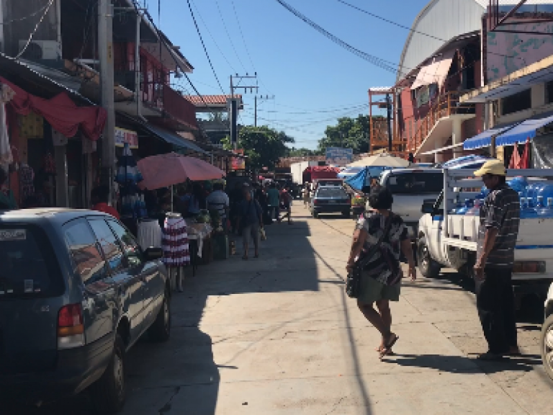 Locatarios del mercado, regresan a puestos semifijos