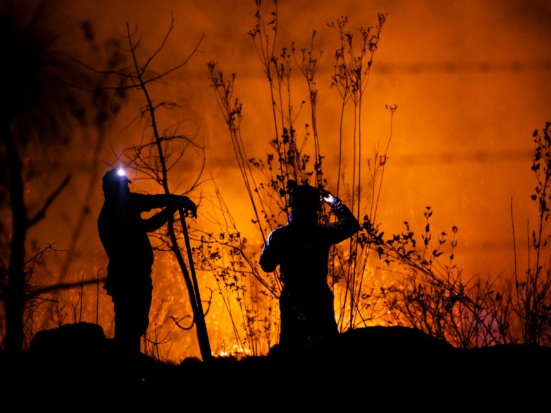 Logran sofocar incendio en Loma de Santa María