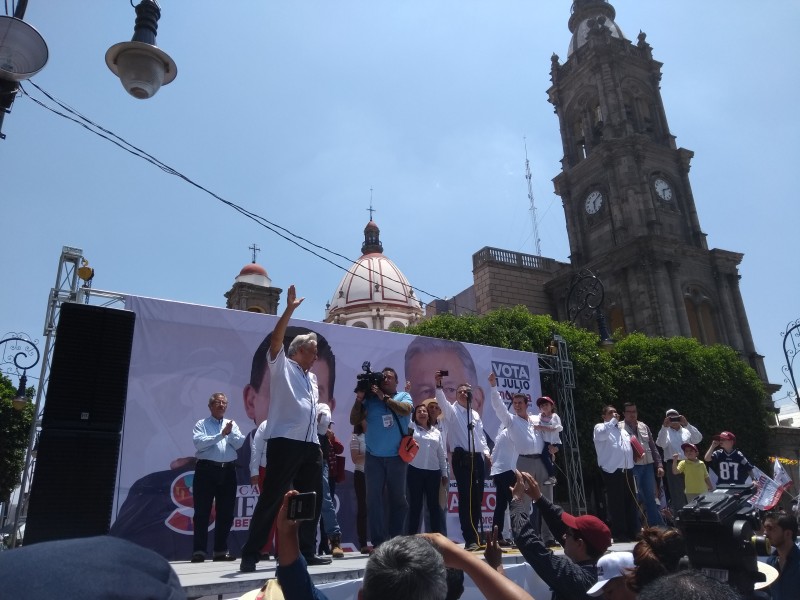 AMLO promete Reconfiguración de RIAMA en Salamanca