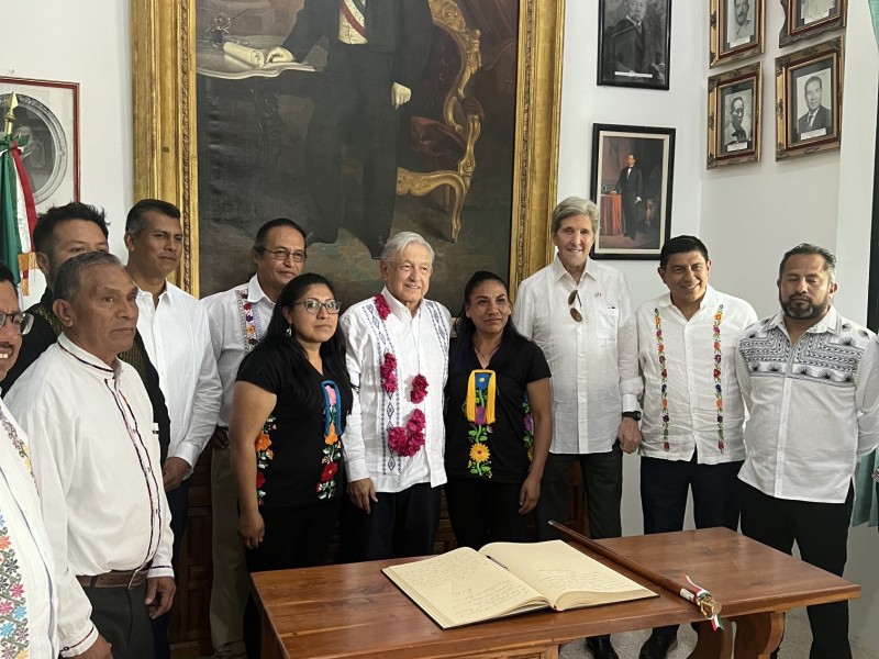 López Obrador se reúne con enviado de EU, John Kerry