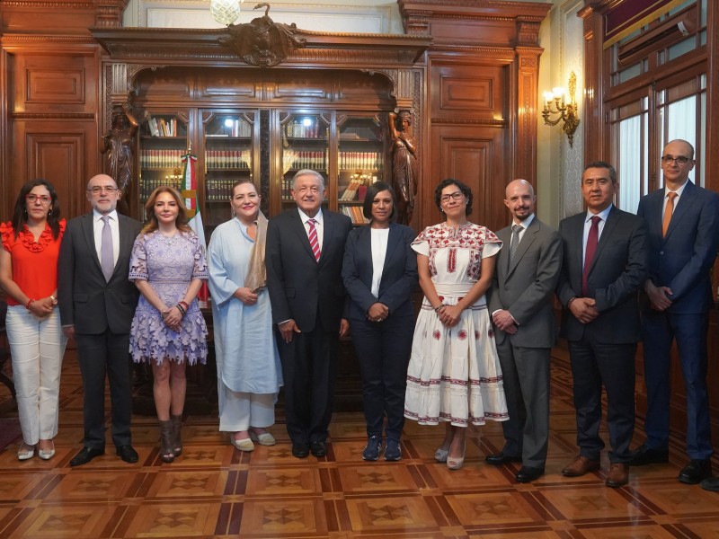 López Obrador se reúne con consejeros del INE