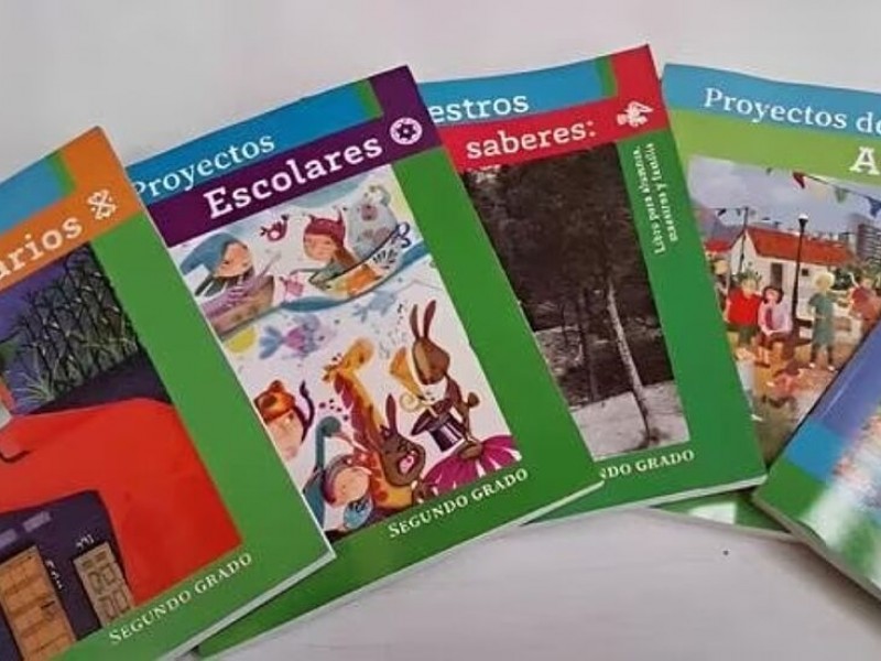 Los docentes harán adecuaciones convenientes con los libros de texto