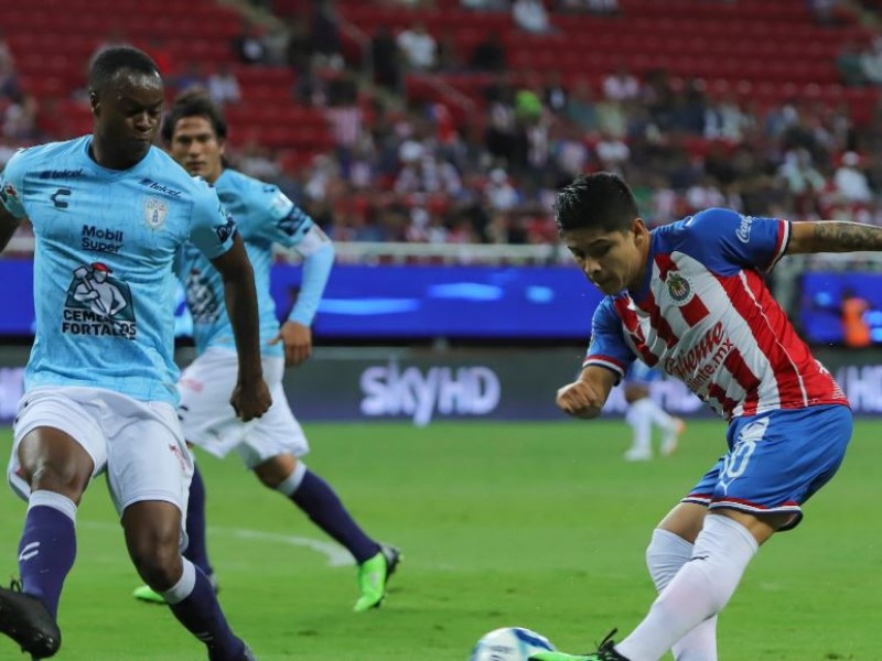 Los errores y el Pachuca hunden a Chivas