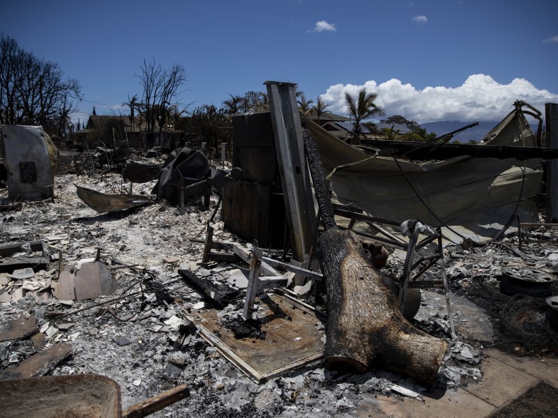 Los muertos por los incendios en Maui suben a 106