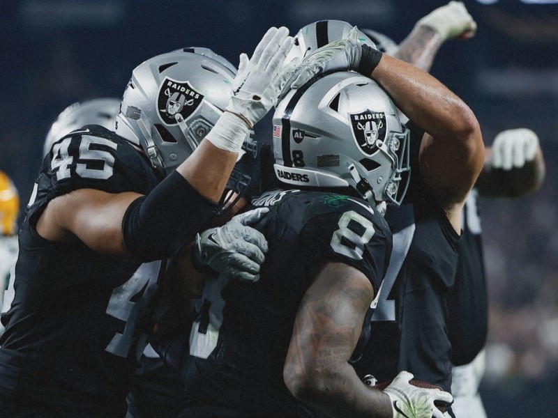 Los Raiders vencen a Green Bay 17-13 en el MNF