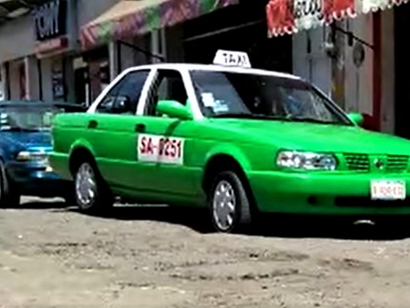 Los taxis sufren afectaciones por tanto bache