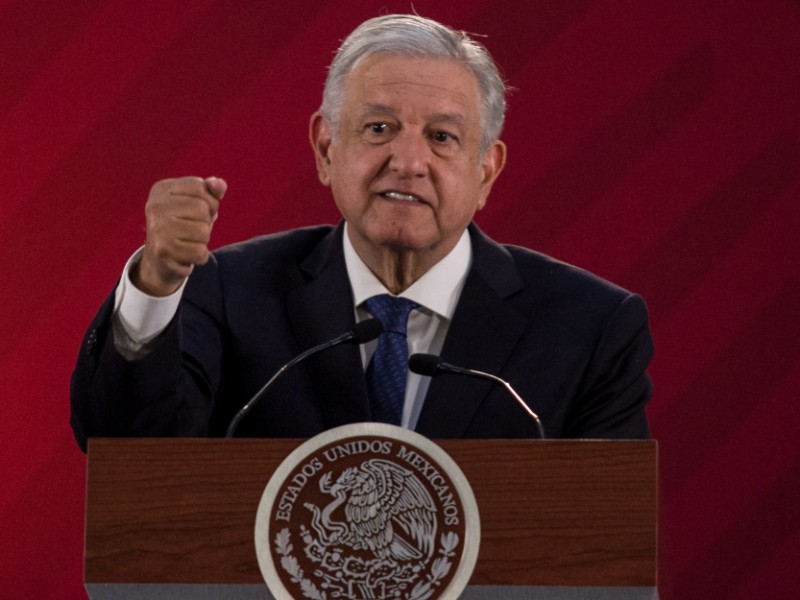 AMLO acusará con sus papás a encapuchados