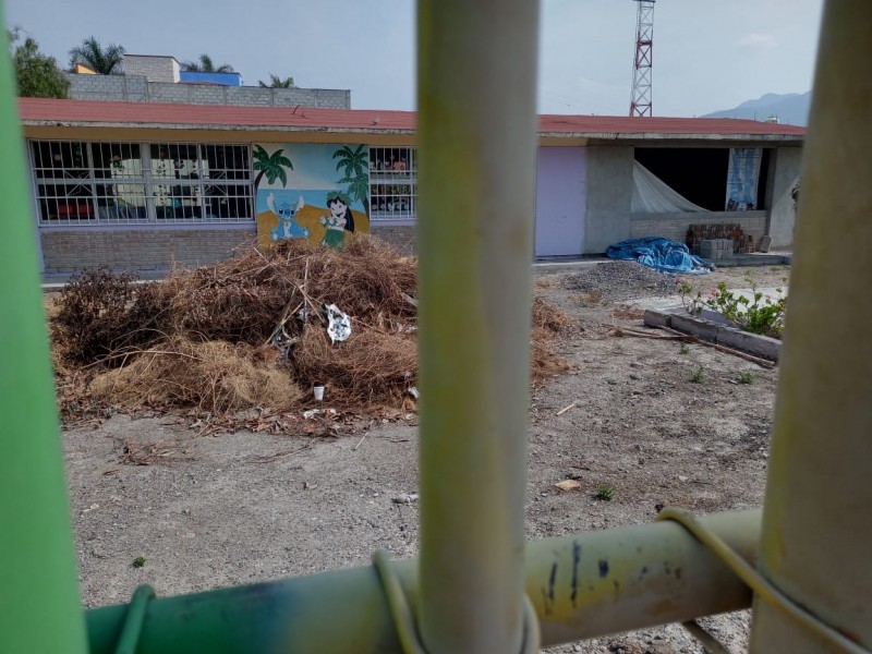 Lucen escuelas abandonadas en Tehuacán