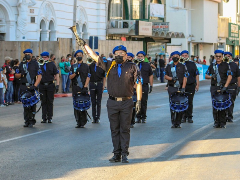 Lucen guaymenses en desfile conmemorativo revolucionario