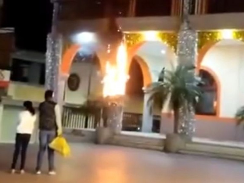 Luces navideñas, provocan incendio en Ajalpan