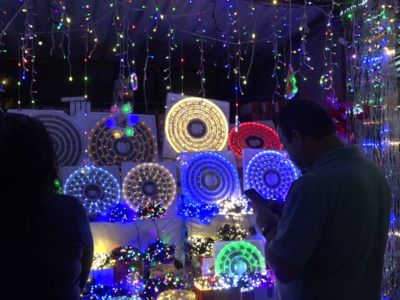 Luces navideñas tradición que ilumina la navidad