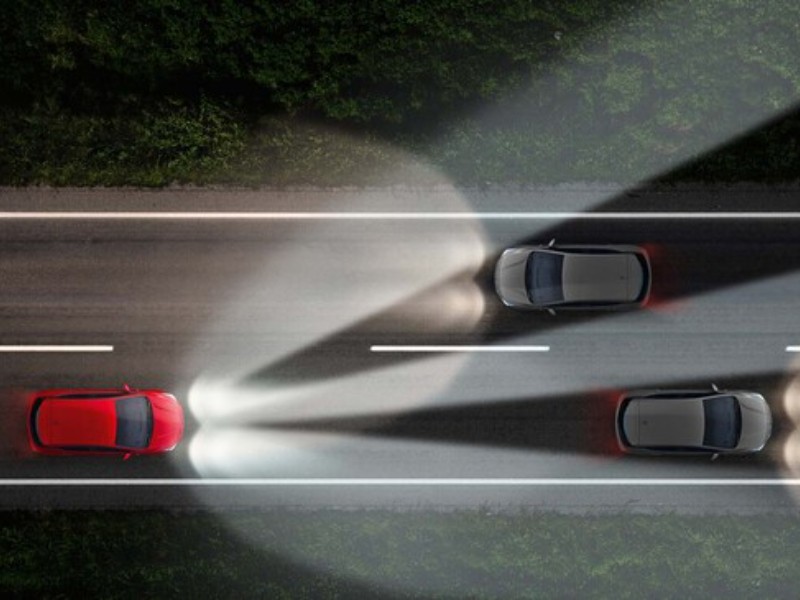Luces que encandilan, faros agrava la inseguridad vial nocturna