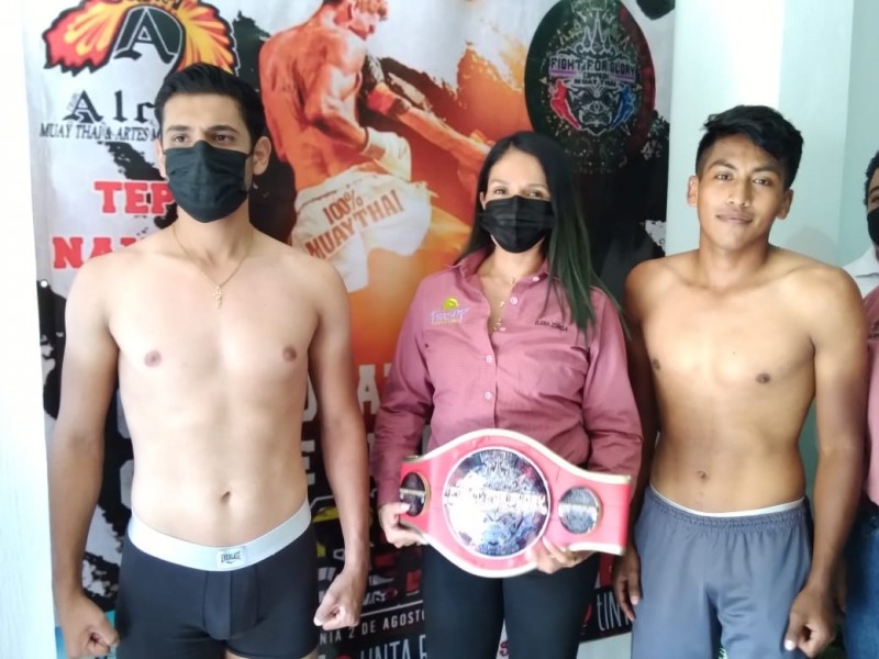 Luchadores de Muay Thai buscan el campeonato 