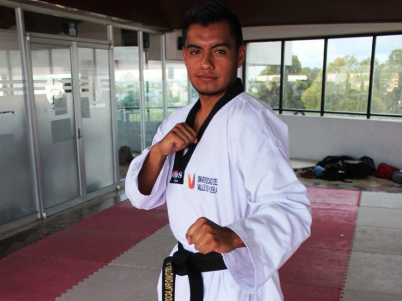 Luis Antonio, alumno UVP listo para campeonato TKD