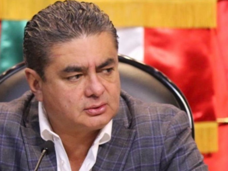 Luis Espinosa Cházaro renuncia al PRD