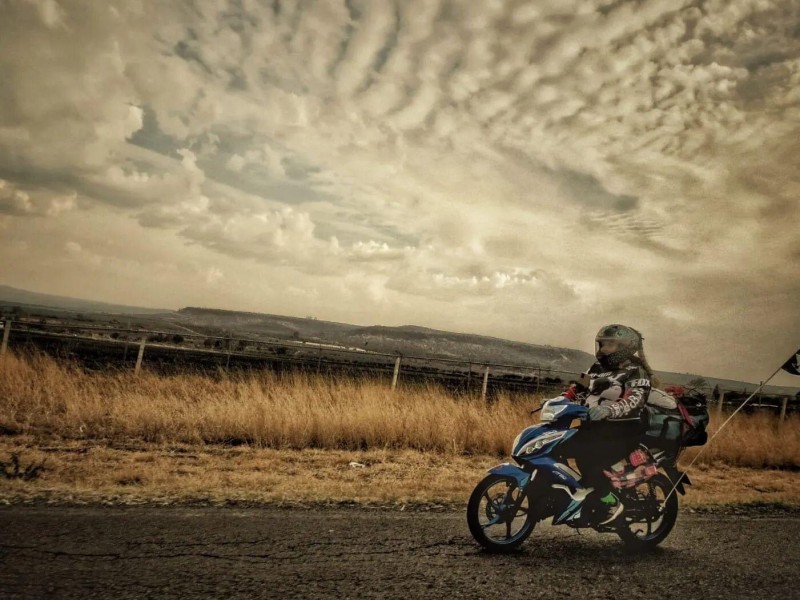 Luna Viajera, primera Mochitense que recorre México en su motocicleta