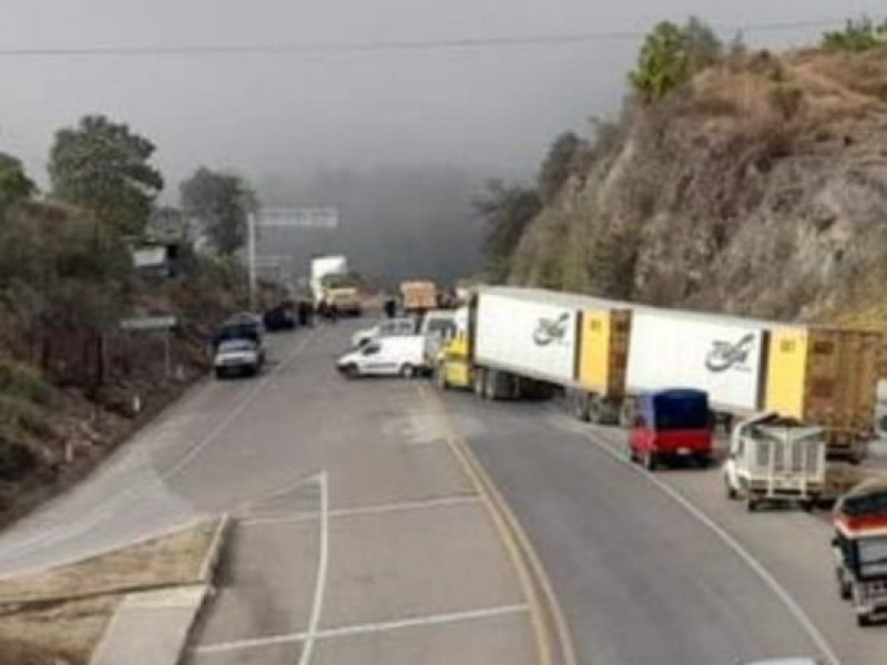 Luz y Fuerza del Pueblo realizó bloqueos carreteros