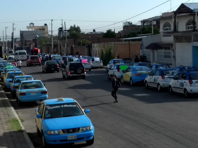 Machetean a taxista por robo en San Pedro