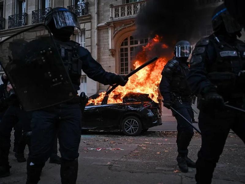 Macron condena violencia durante  protestas en Francia; culpa a extrema izquierda