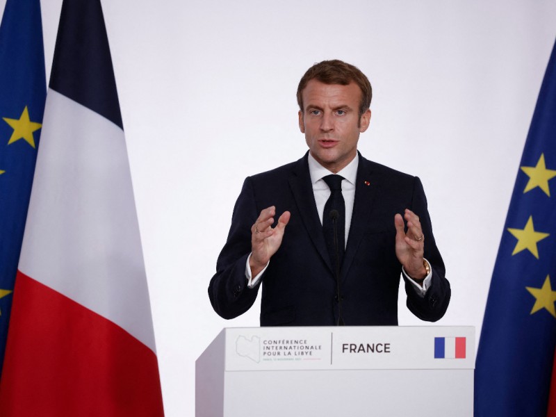 Macron oscurece bandera de Francia después de 45 años