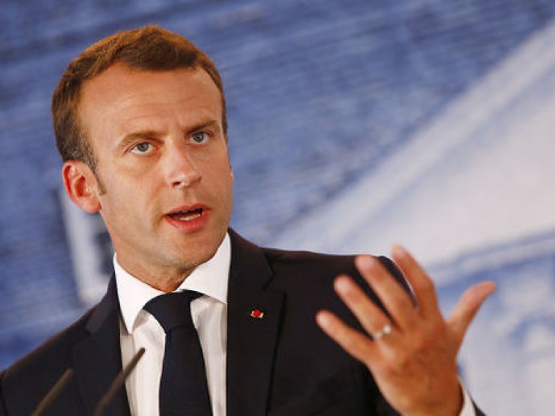 Macron propone crear centros de desembarco de inmigrantes