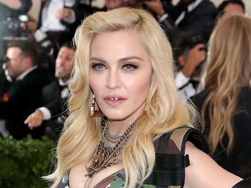 Madonna permanece en cuidados intensivos por una 