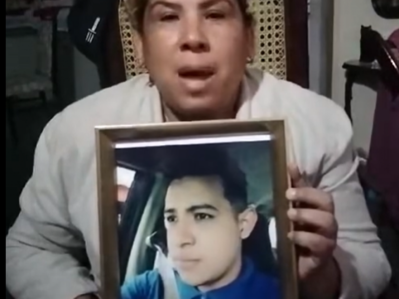 Madre de joven asesinado por policías exige justicia