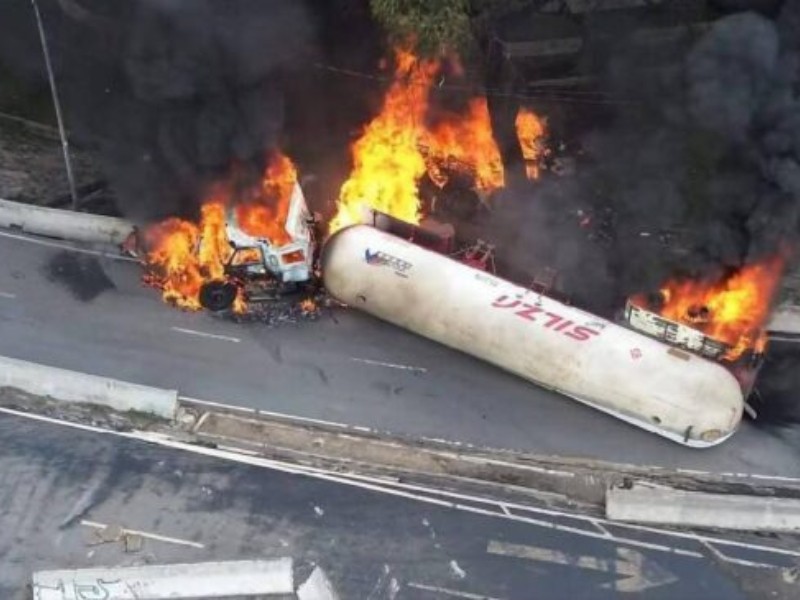 Madre e hijo ambos guanajuatenses están graves tras accidente de pipa