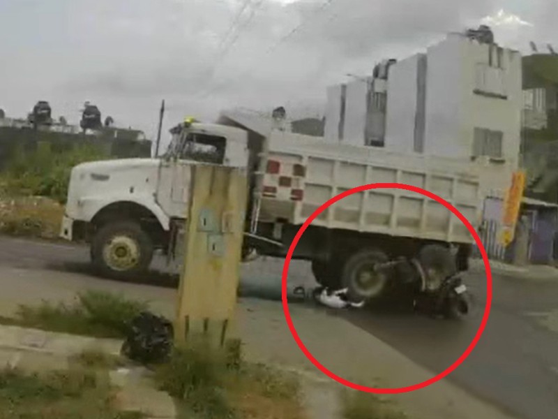 Madre e hijo lesionados tras chocar en Veracruz Madre e hijo lesionados tras chocar en Veracruz