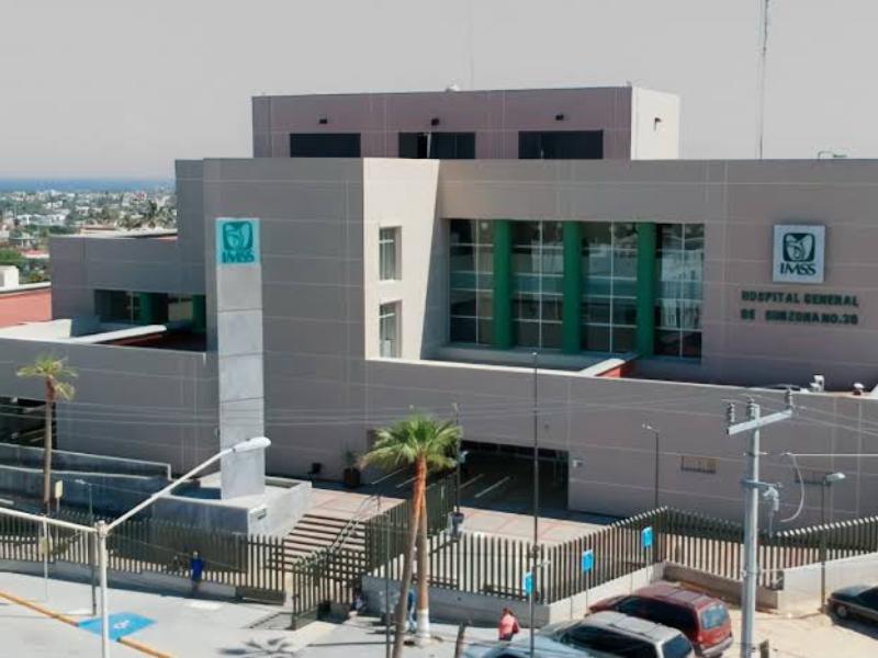 Madre exige investigación por presunta negligencia médica en clínica de Guaymitas