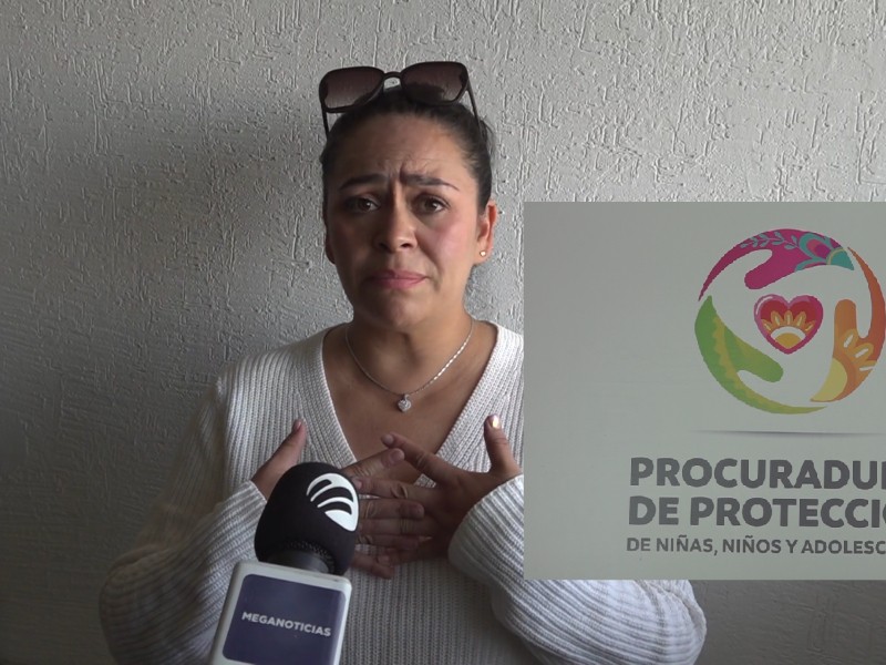 Madre exige justicia tras sustracción de su hija por abuela paterna