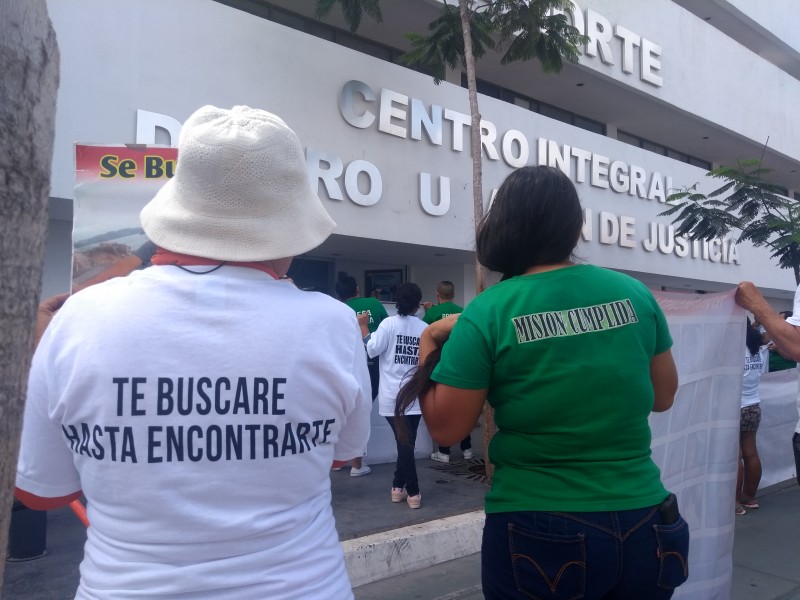 Madres de desaparecidos marcha en silencio