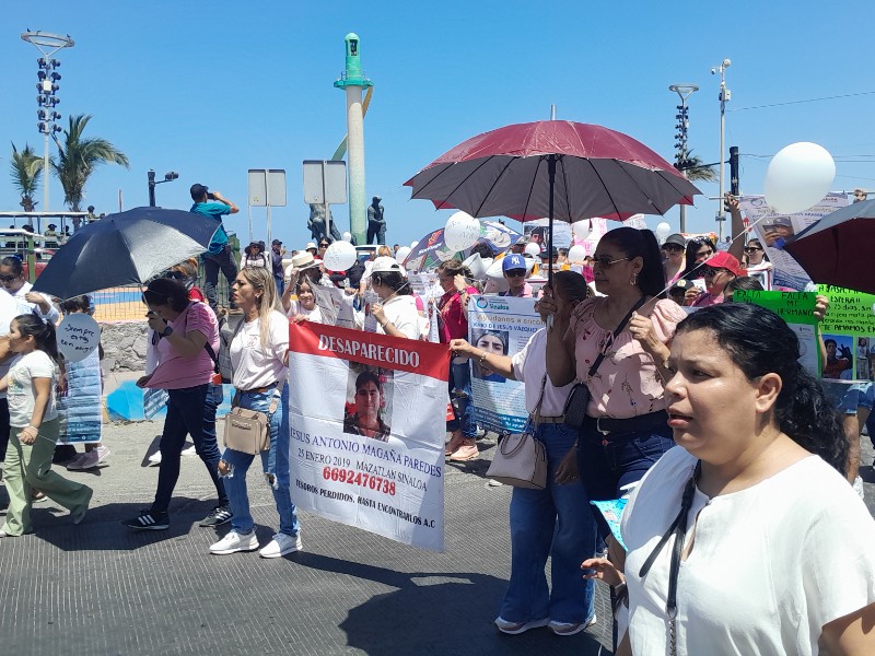 Madres de desaparecidos marchan en Mazatlán