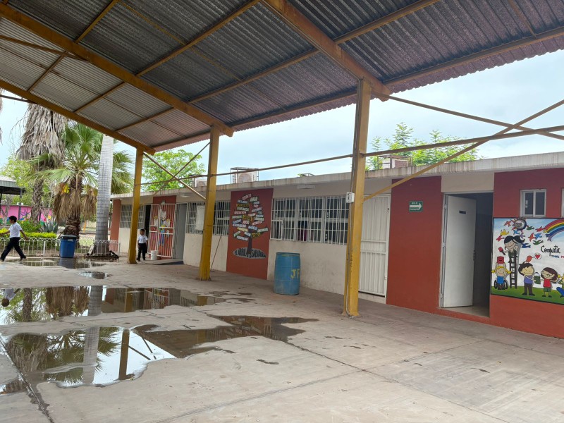 Madres de familia dan tregua, liberan primaria de Almacenes de Macapul